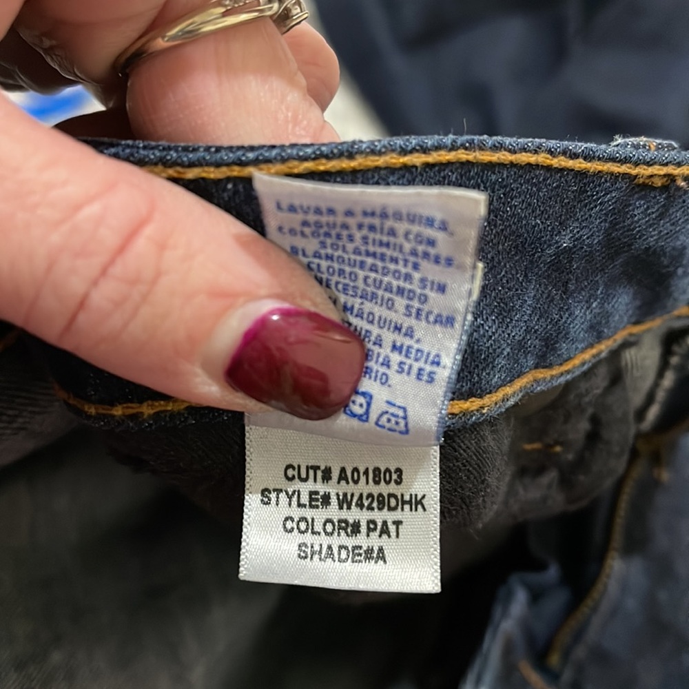 HUDSON JEANS SIZE 29/33 straight leg - Picture 8 of 10